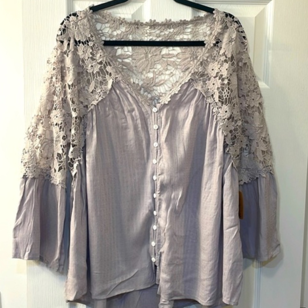 Lavender Tribe Lace Sleeve Button-Up Blouse - Light Gray size large - Picture 2 of 4
